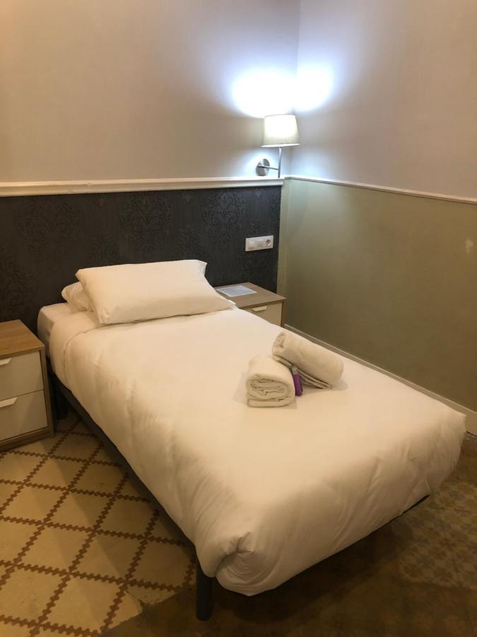 Hostal Medea Barcelona Zewnętrze zdjęcie