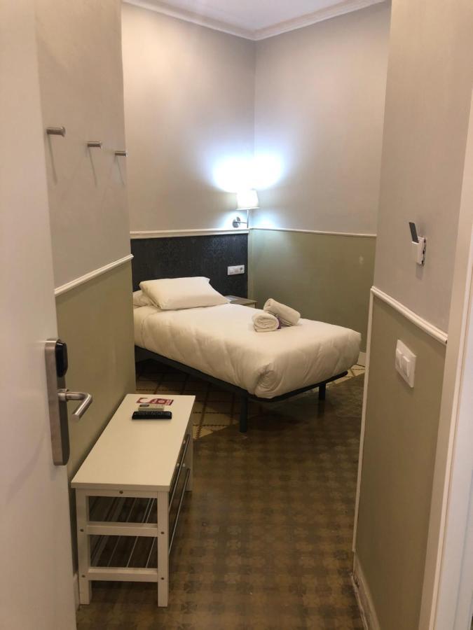 Hostal Medea Barcelona Zewnętrze zdjęcie