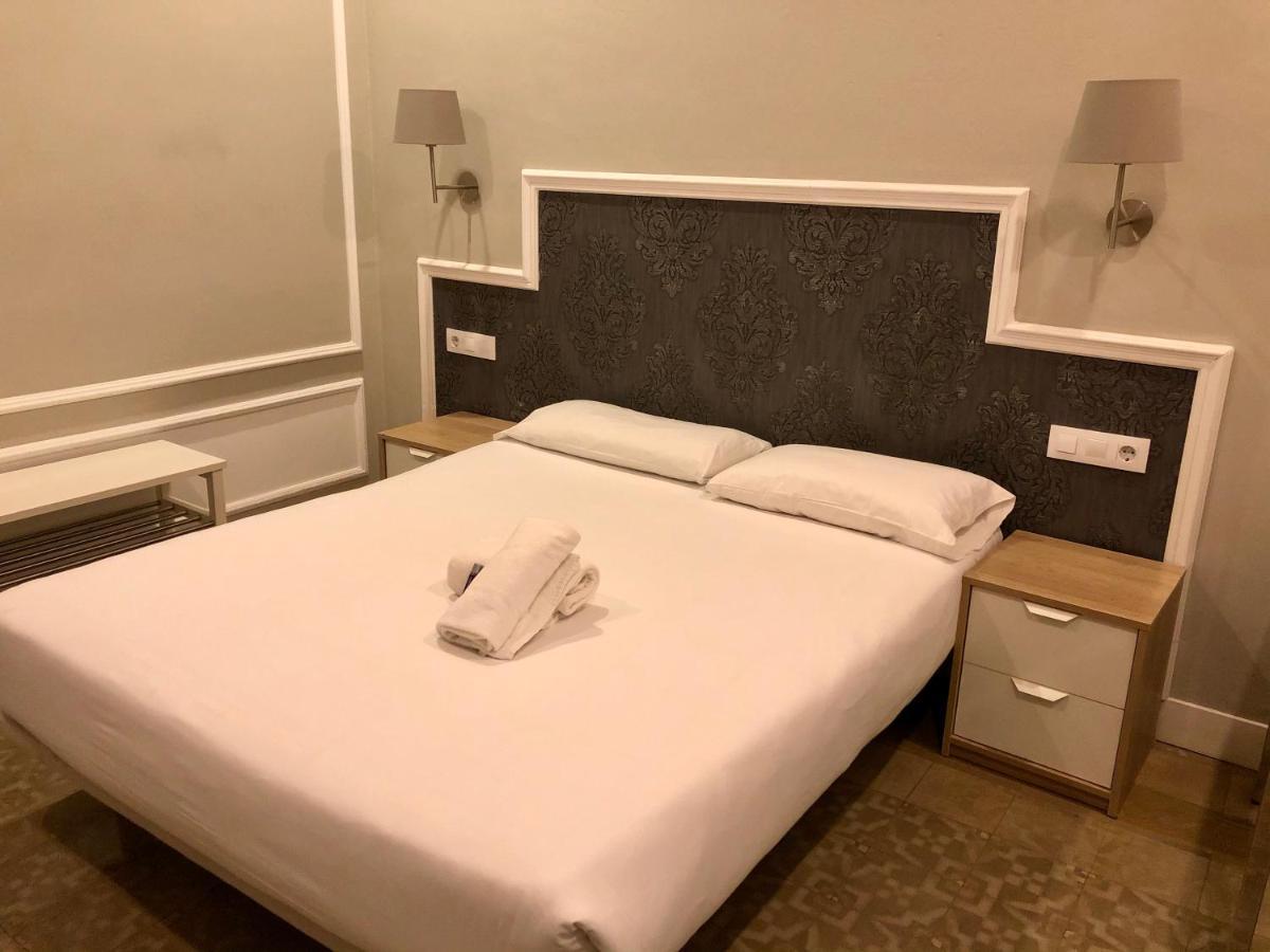 Hostal Medea Barcelona Zewnętrze zdjęcie