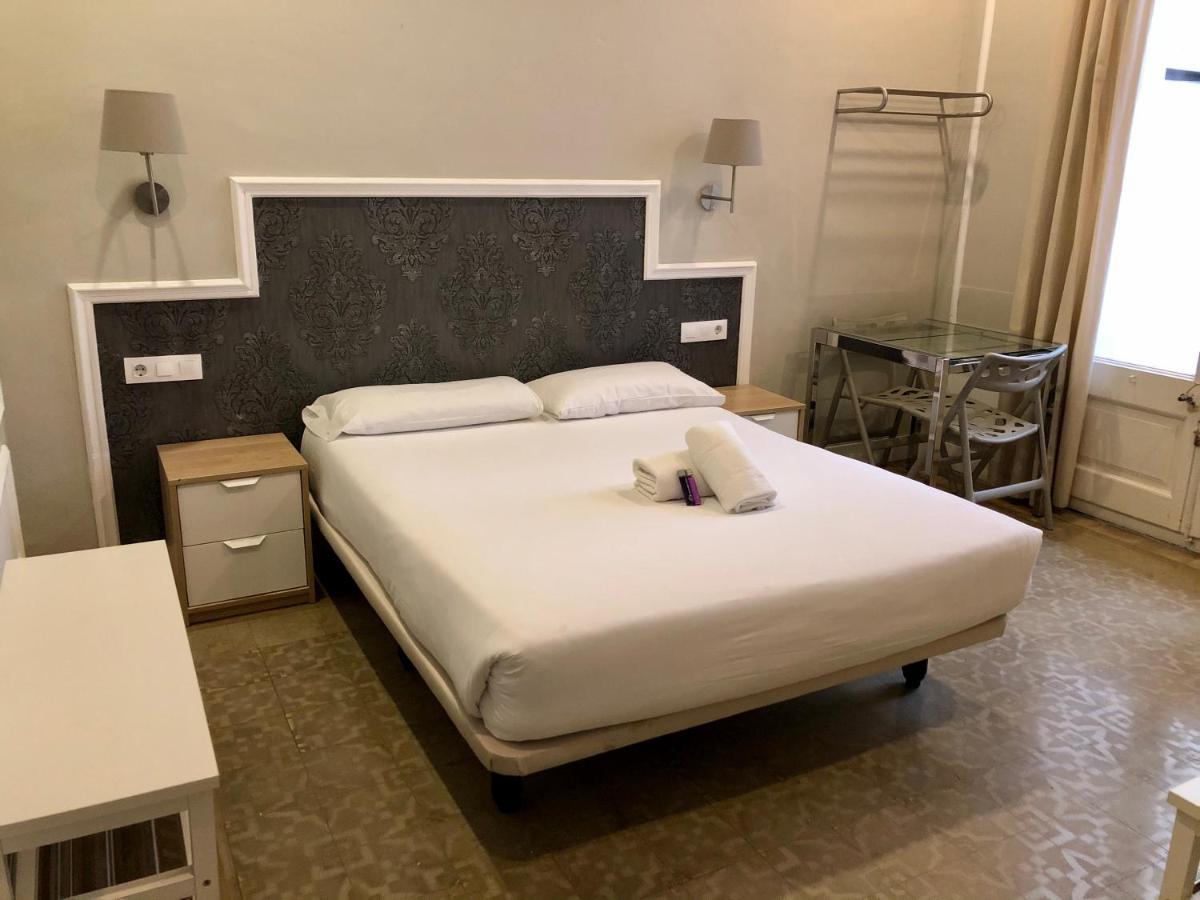 Hostal Medea Barcelona Zewnętrze zdjęcie