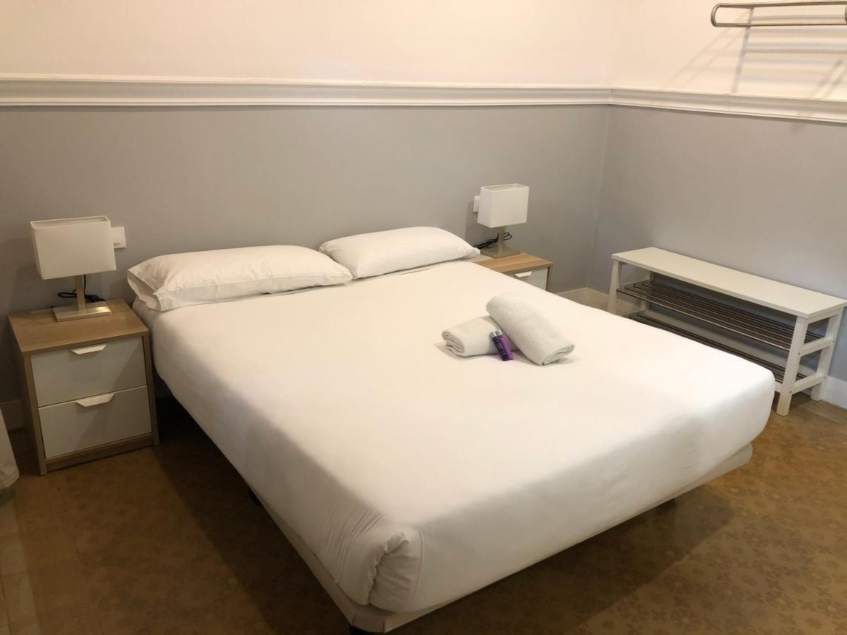 Hostal Medea Barcelona Zewnętrze zdjęcie